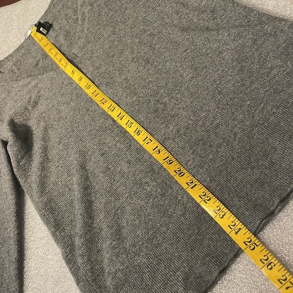 HALOGEN CASHMERE gray v-neck VEE Sweater - Picture 11 of 12